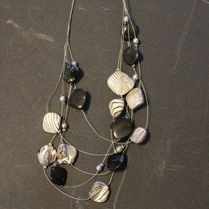 Black and White Fashion Necklace (I)